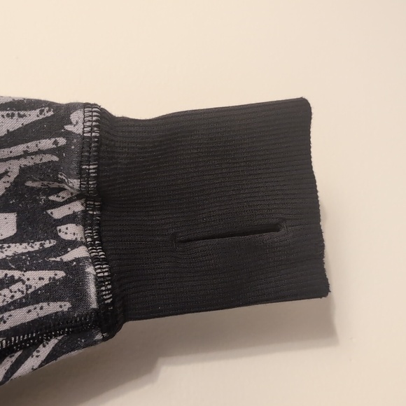 Ivivva zip up hoodie - Picture 4 of 10